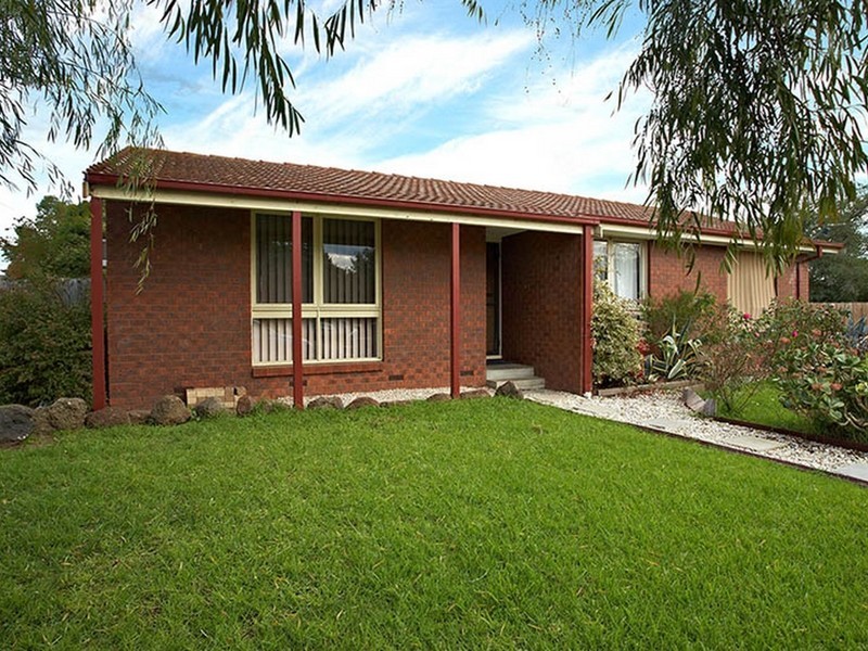 2 Farrer Close, Cranbourne VIC 3977