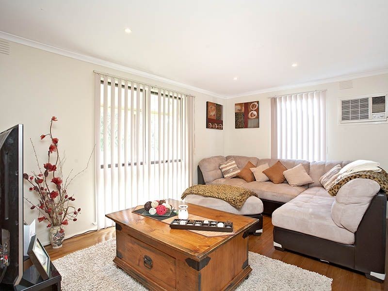 2 Farrer Close, Cranbourne VIC 3977
