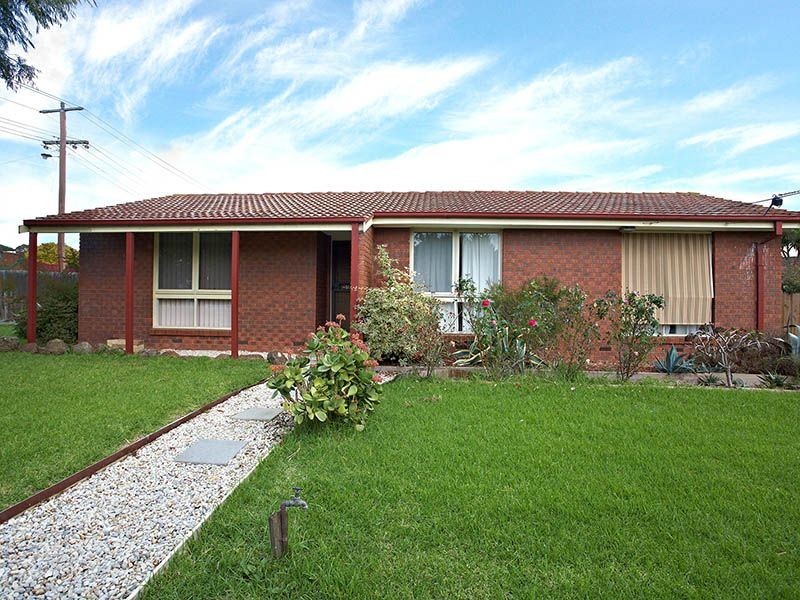 2 Farrer Close, Cranbourne VIC 3977