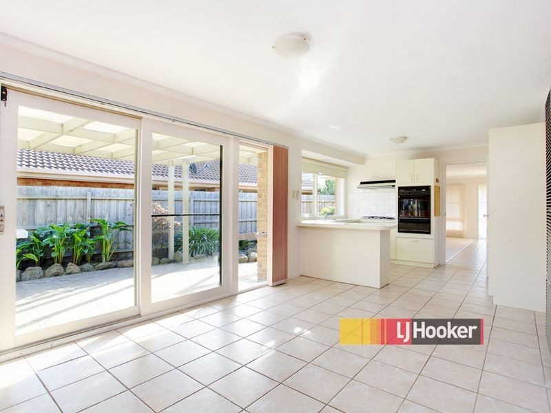 5 Alpine Walk, Hampton Park VIC 3976