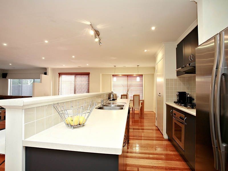 111 Hutchinson Drive, Lynbrook VIC 3975