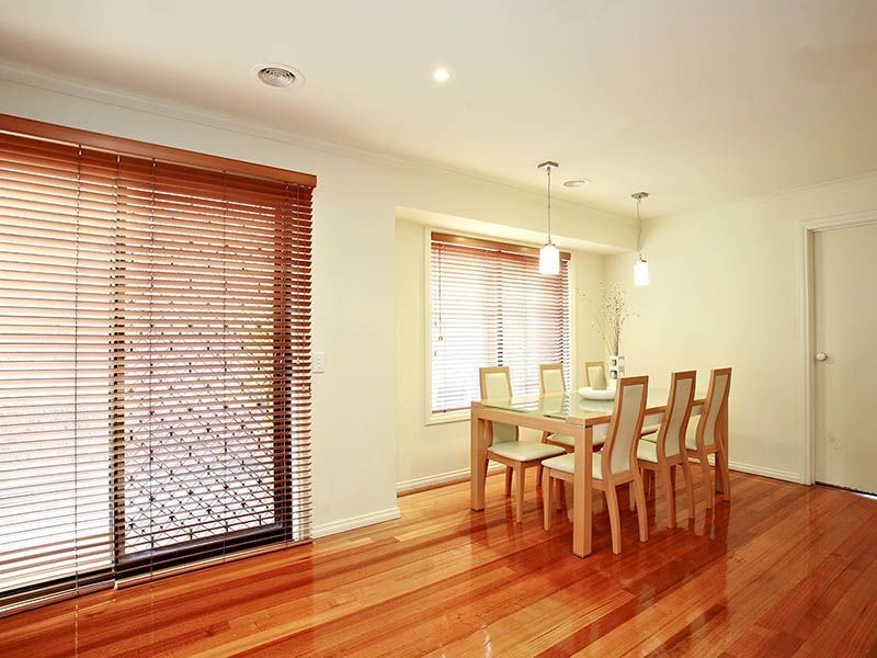 111 Hutchinson Drive, Lynbrook VIC 3975