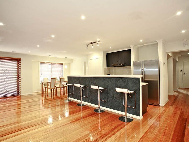 111 Hutchinson Drive, Lynbrook VIC 3975