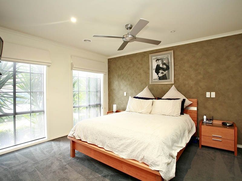 111 Hutchinson Drive, Lynbrook VIC 3975