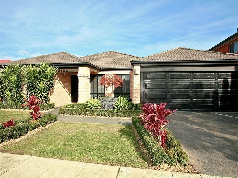 111 Hutchinson Drive, Lynbrook VIC 3975