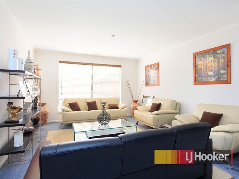 7 Winton Retreat, Cranbourne East VIC 3977