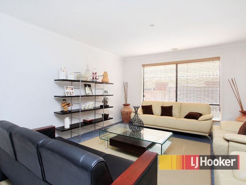 7 Winton Retreat, Cranbourne East VIC 3977