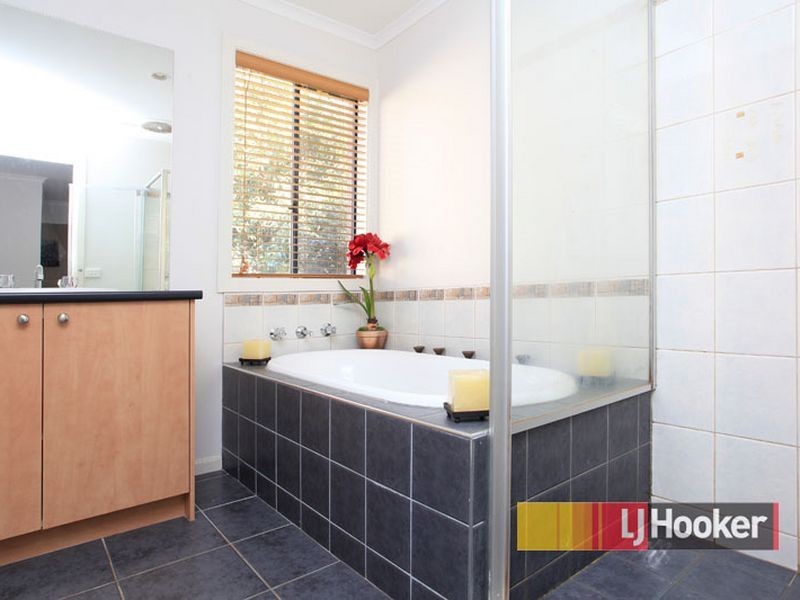 7 Winton Retreat, Cranbourne East VIC 3977