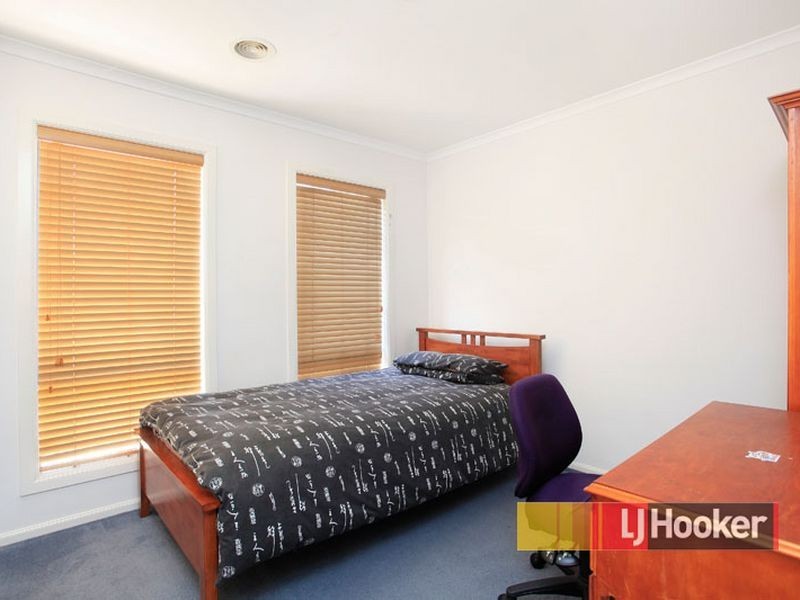 7 Winton Retreat, Cranbourne East VIC 3977