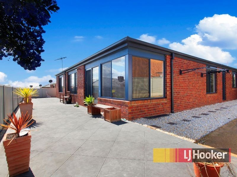 7 Winton Retreat, Cranbourne East VIC 3977
