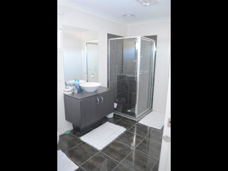 5 Mermaid Grove, Lyndhurst VIC 3975