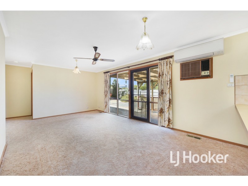 16 Strong Drive, Hampton Park VIC 3976