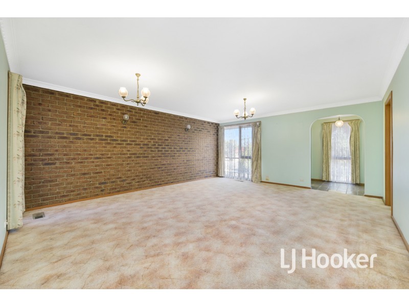 16 Strong Drive, Hampton Park VIC 3976