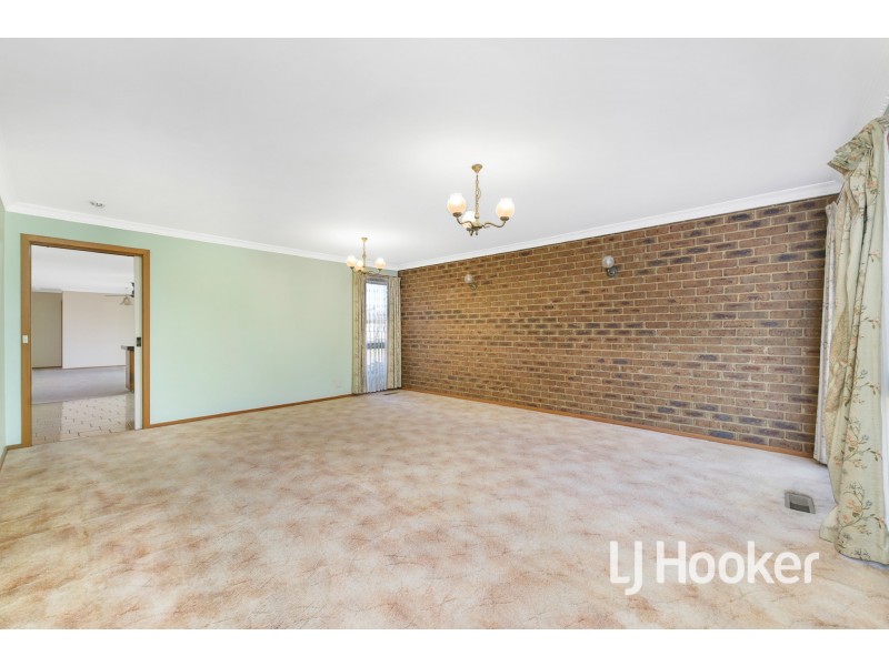 16 Strong Drive, Hampton Park VIC 3976