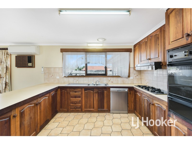 16 Strong Drive, Hampton Park VIC 3976