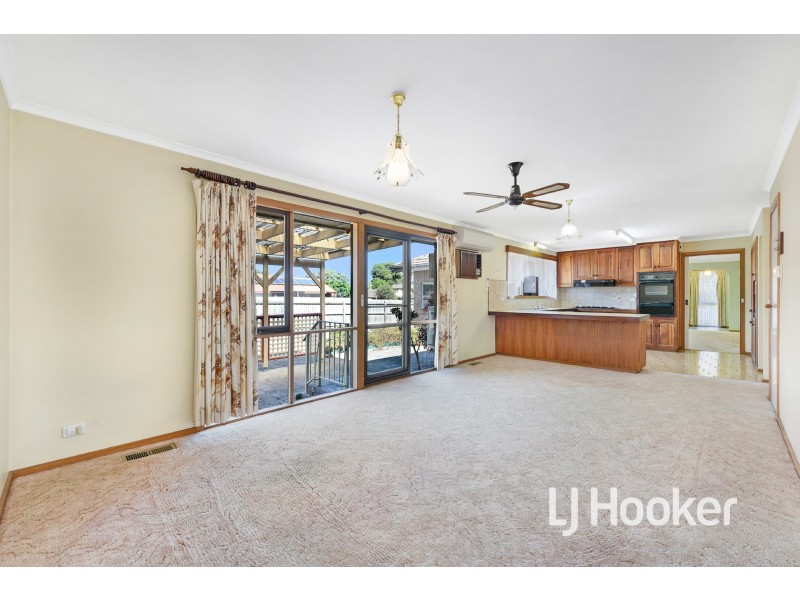 16 Strong Drive, Hampton Park VIC 3976