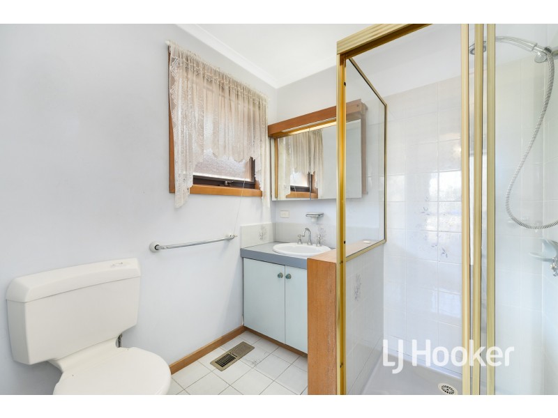 16 Strong Drive, Hampton Park VIC 3976