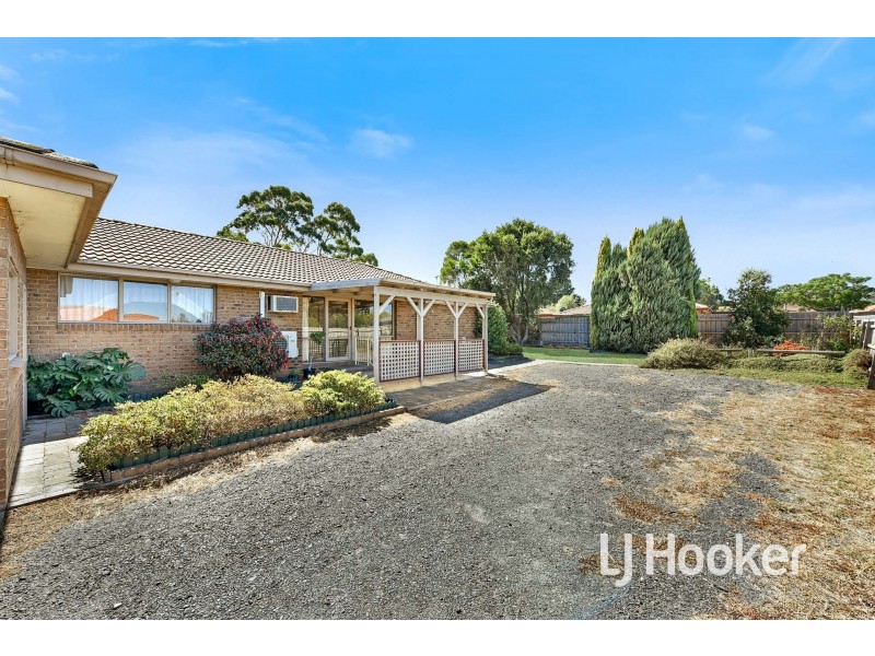 16 Strong Drive, Hampton Park VIC 3976