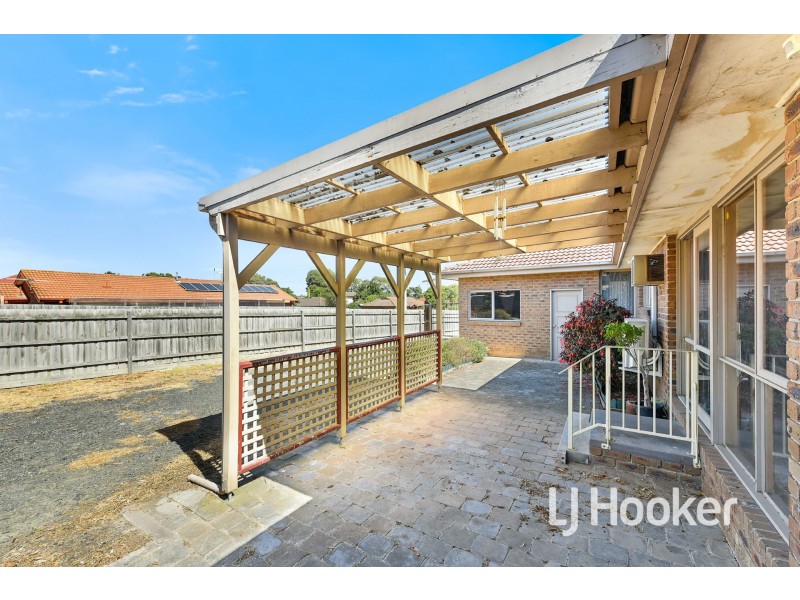 16 Strong Drive, Hampton Park VIC 3976