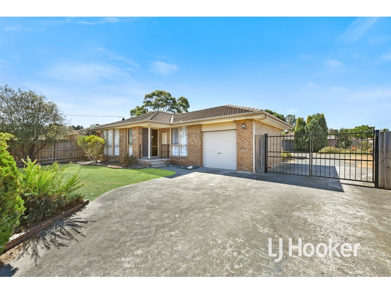16 Strong Drive, Hampton Park VIC 3976