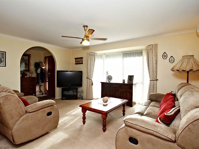 4 Edsall Close, Hampton Park VIC 3976