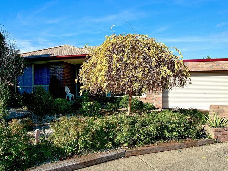 7 Fernshaw Gardens, Hallam VIC 3803