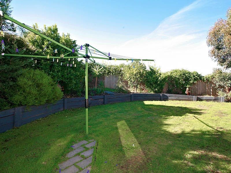 7 Fernshaw Gardens, Hallam VIC 3803