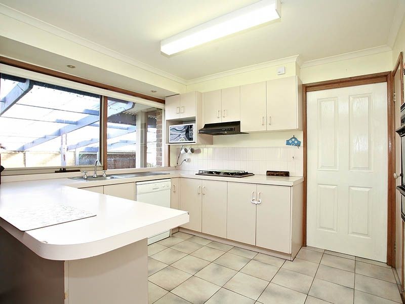 7 Fernshaw Gardens, Hallam VIC 3803
