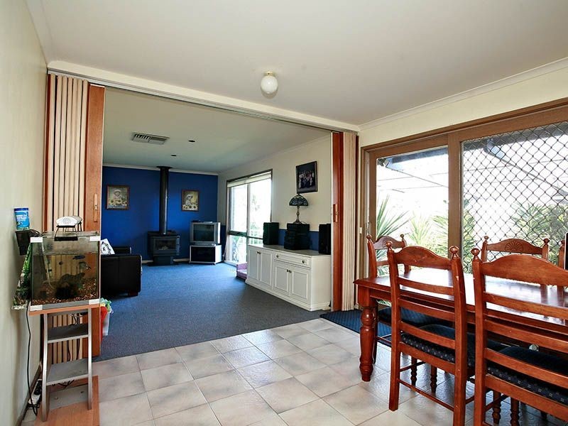 7 Fernshaw Gardens, Hallam VIC 3803