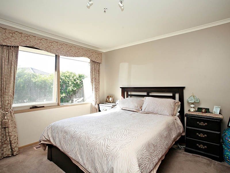 7 Fernshaw Gardens, Hallam VIC 3803
