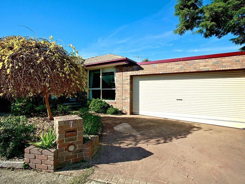 7 Fernshaw Gardens, Hallam VIC 3803