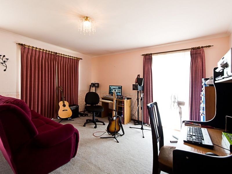 4 Catherine Edey Place, Hampton Park VIC 3976