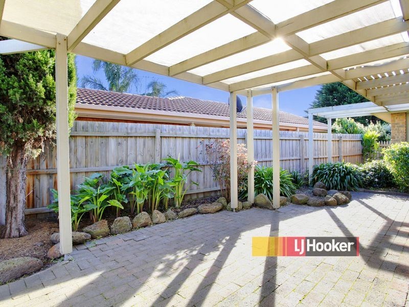 5 Alpine Walk, Hampton Park VIC 3976