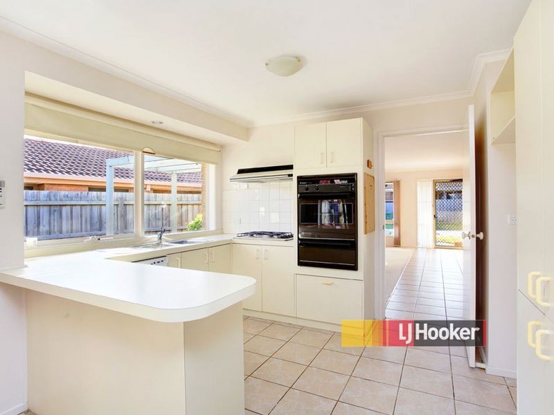 5 Alpine Walk, Hampton Park VIC 3976