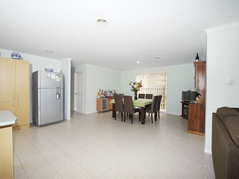 2A Armoy Close, Cranbourne VIC 3977