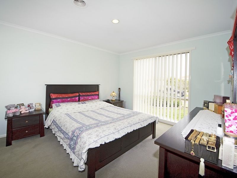 2A Armoy Close, Cranbourne VIC 3977