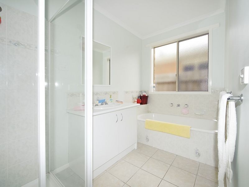 2A Armoy Close, Cranbourne VIC 3977