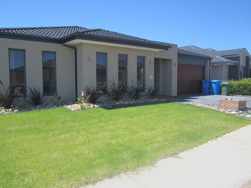 17 Perry Circuit, Cranbourne North VIC 3977