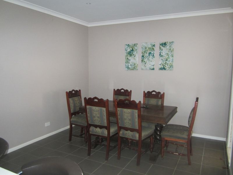 17 Perry Circuit, Cranbourne North VIC 3977