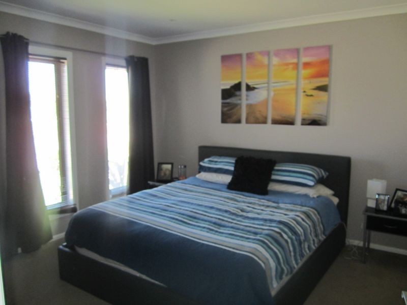 17 Perry Circuit, Cranbourne North VIC 3977