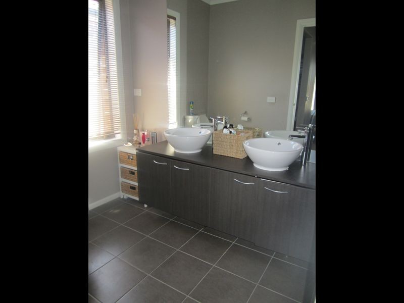 17 Perry Circuit, Cranbourne North VIC 3977