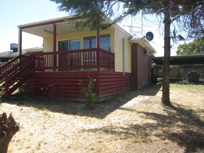 210 James Cook Drive, Endeavour Hills VIC 3802