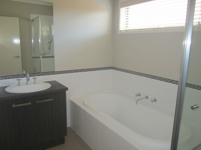 5 Fulham Close, Hampton Park VIC 3976