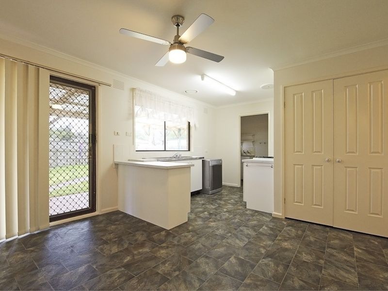 12 Manning Close, Hampton Park VIC 3976