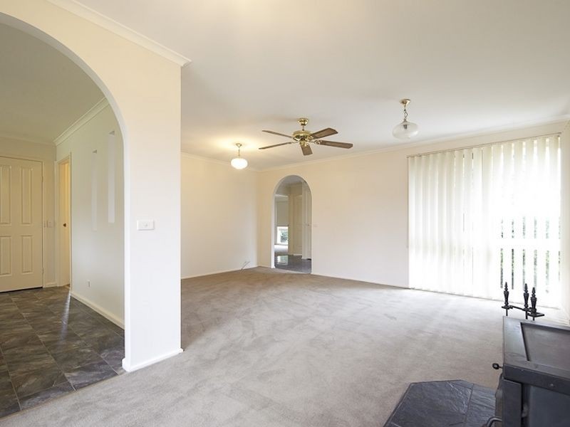 12 Manning Close, Hampton Park VIC 3976