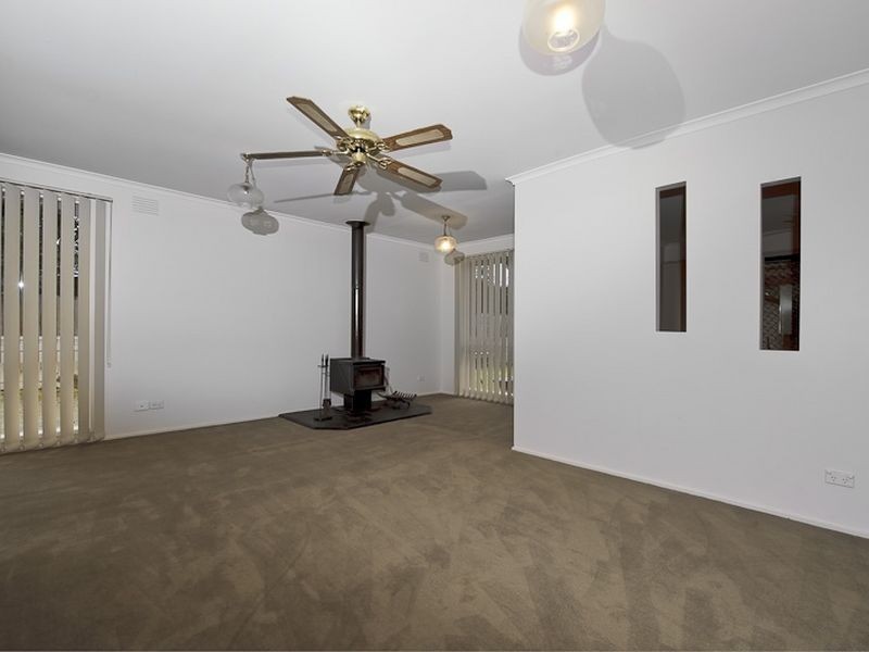 12 Manning Close, Hampton Park VIC 3976