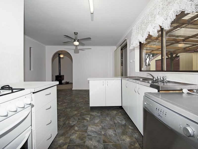 12 Manning Close, Hampton Park VIC 3976