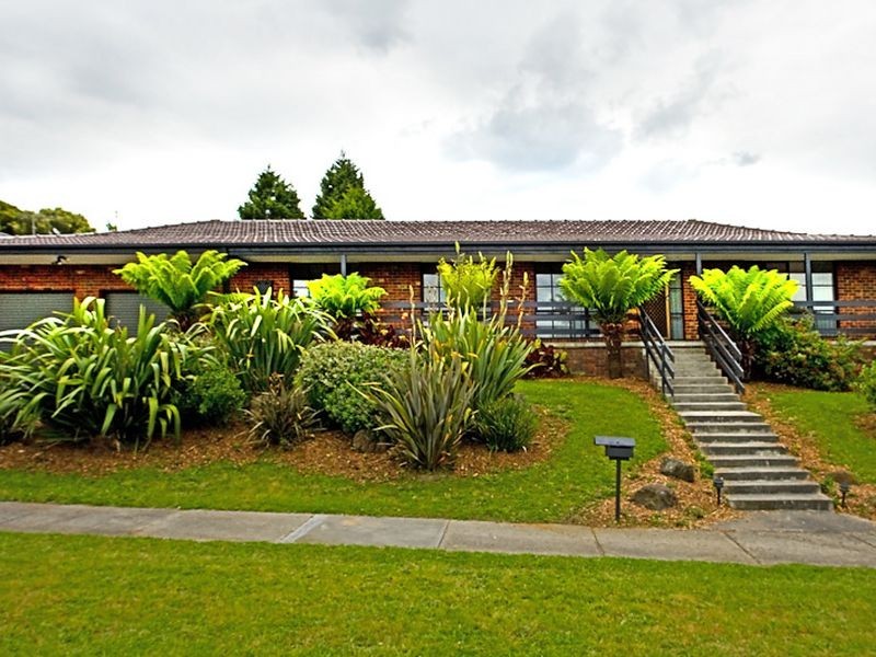 1 Brett Place, Endeavour Hills VIC 3802