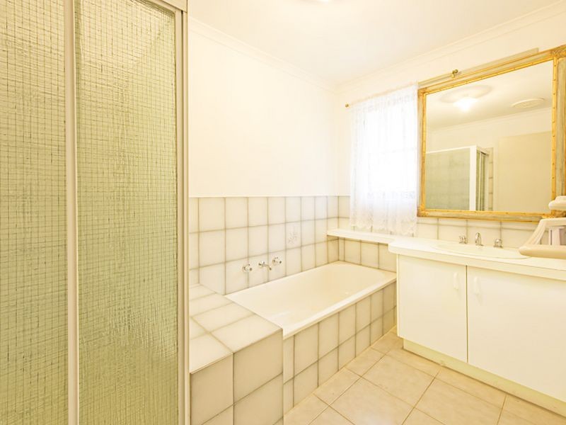 1 Brett Place, Endeavour Hills VIC 3802