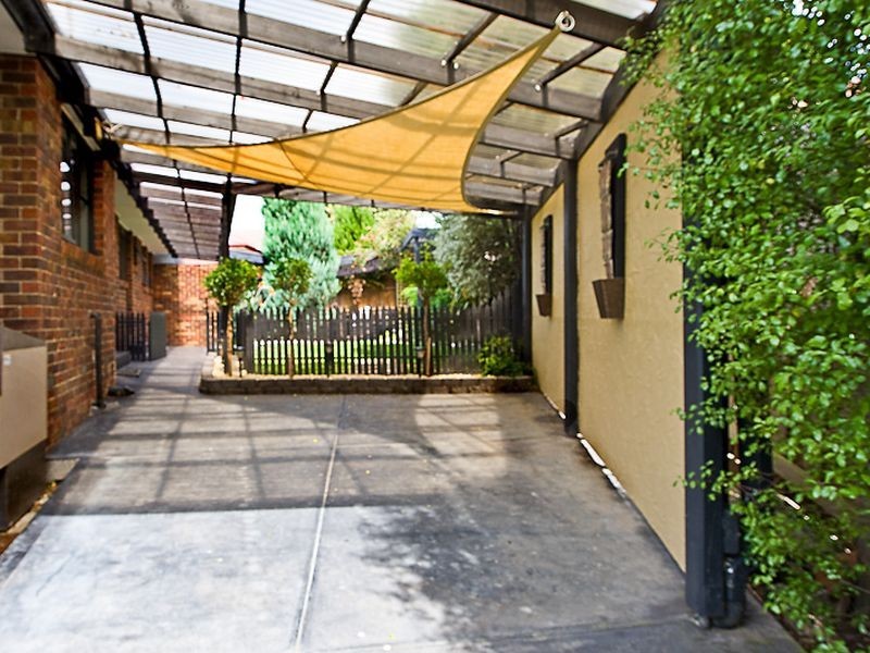 1 Brett Place, Endeavour Hills VIC 3802